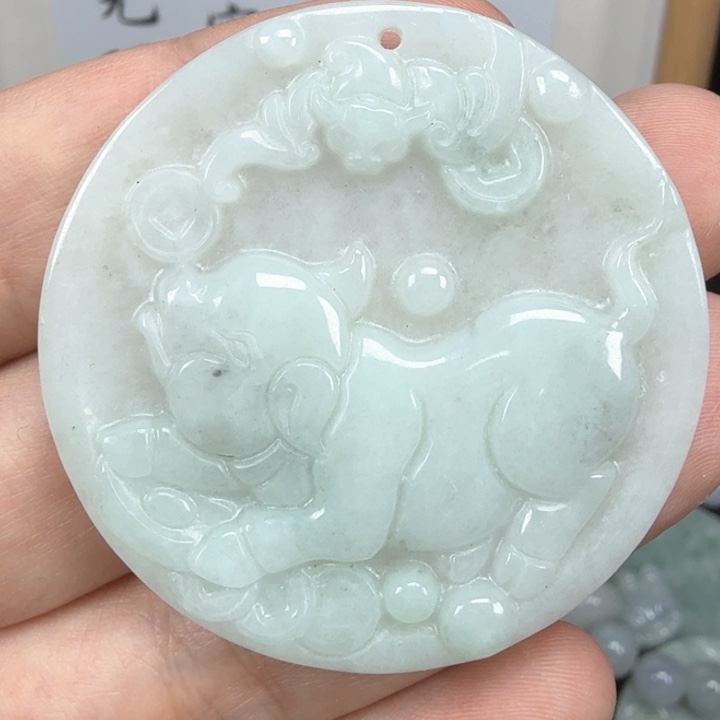 翡翠挂件未镶嵌翡翠