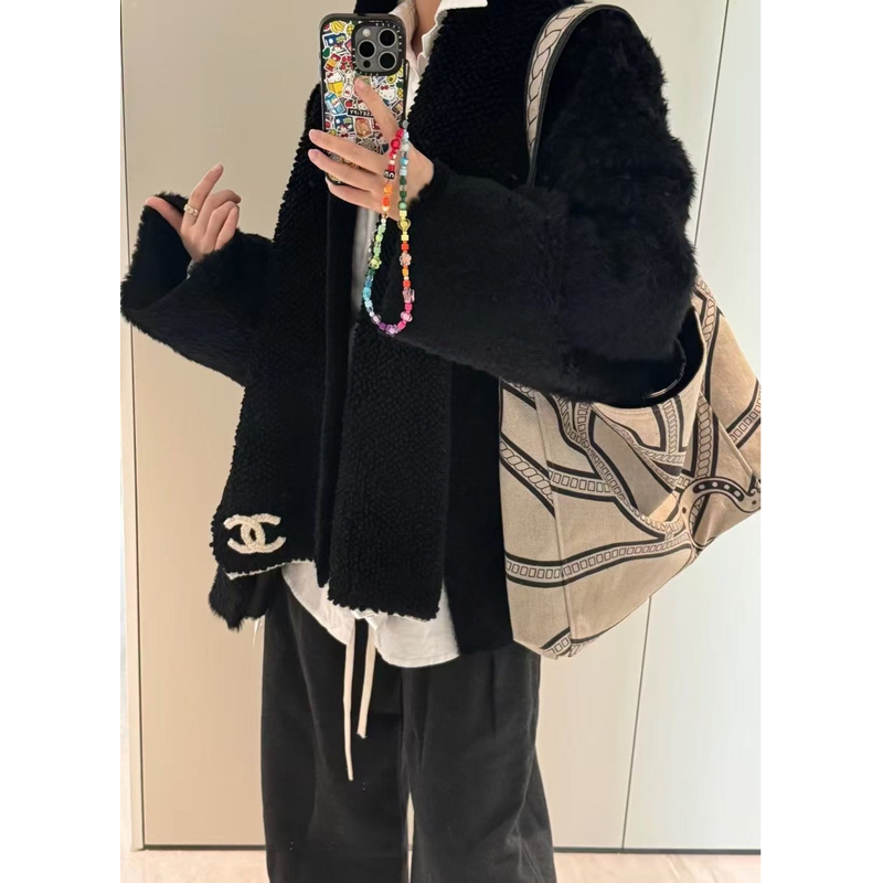 99新 Chanel/香奈儿   24期黑色白双c毛线围巾 11707140