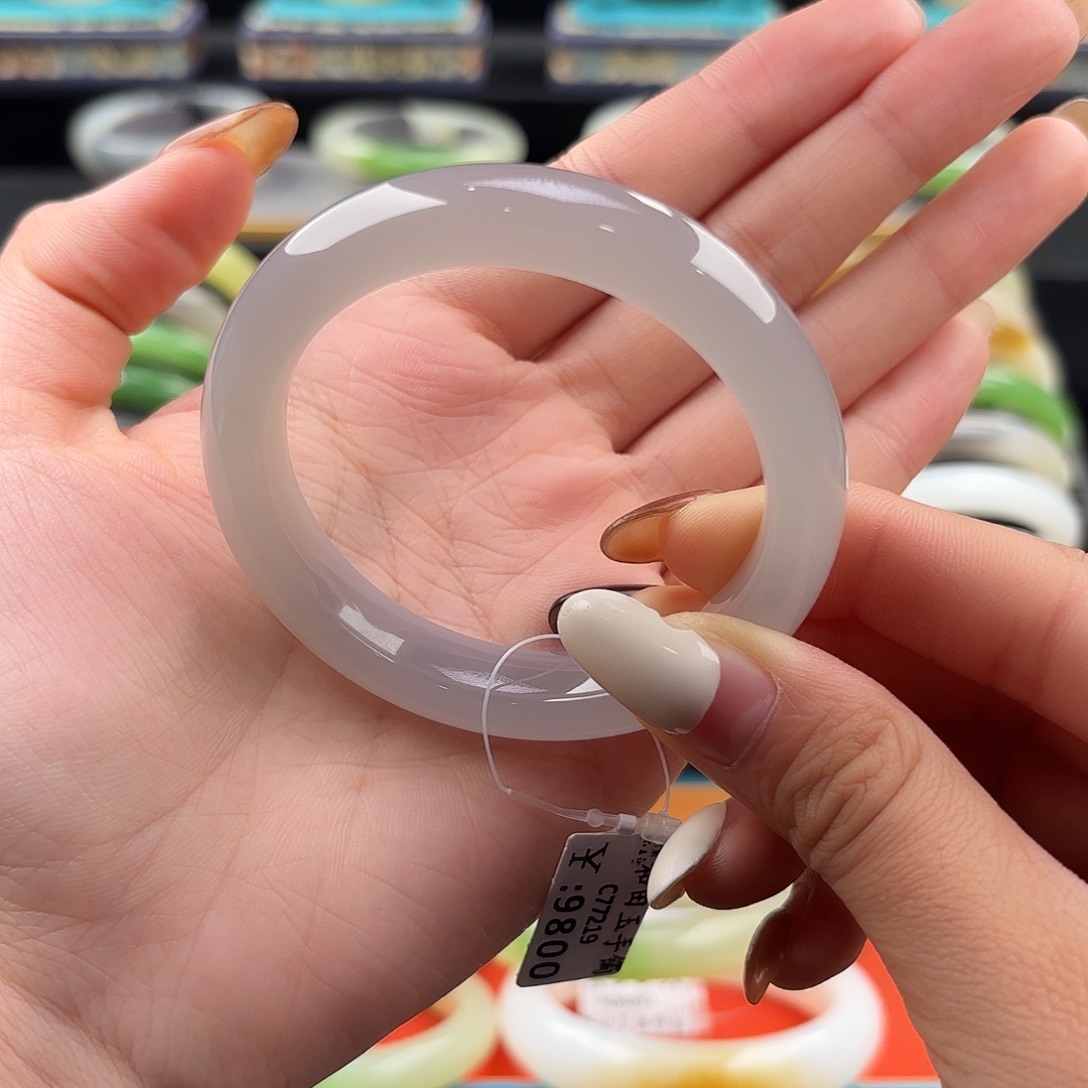 和田玉未镶嵌手镯53.1