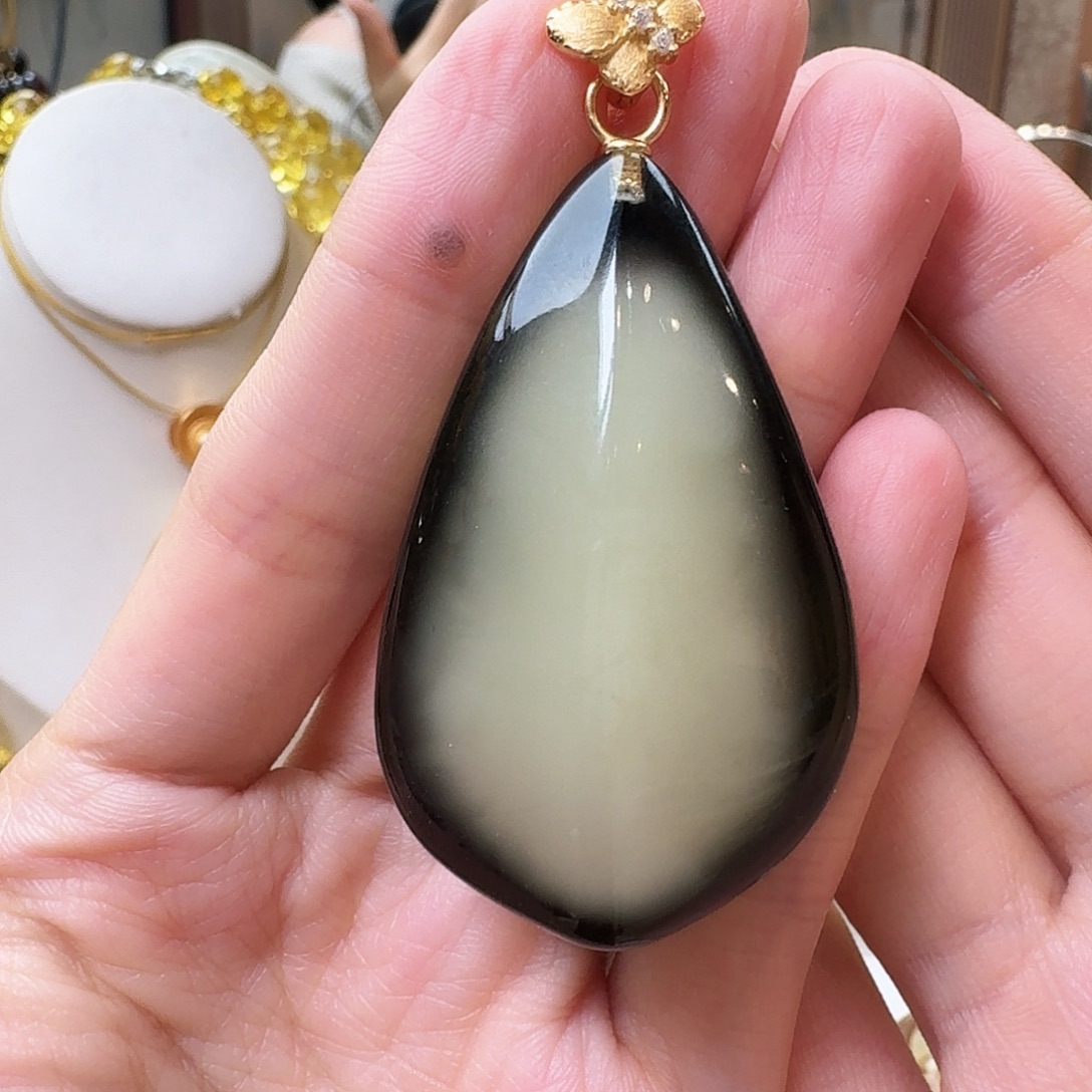 琥珀未镶嵌颈饰吊坠