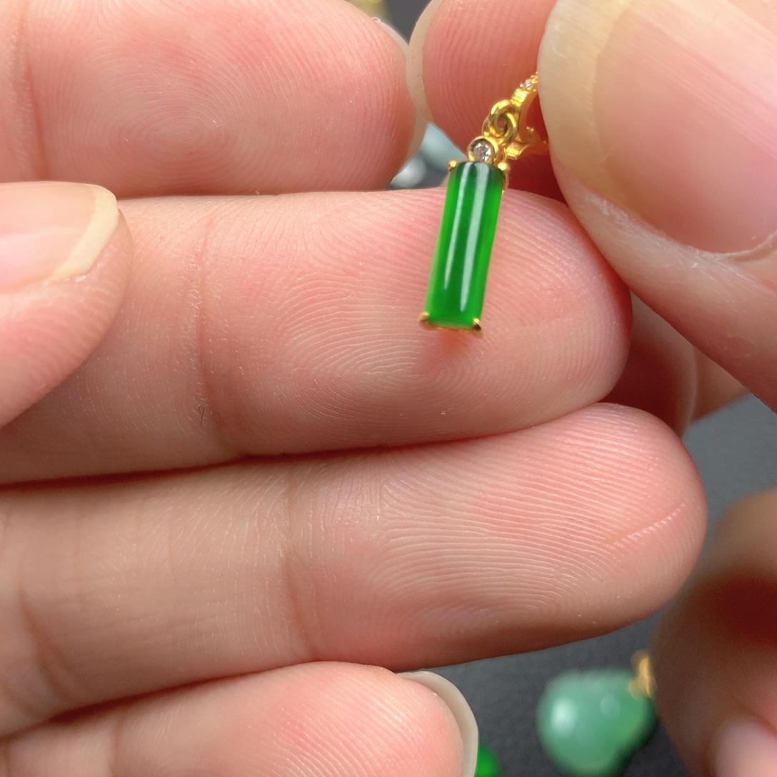 【闪购商品】颈饰18K金镶嵌翡翠翡翠