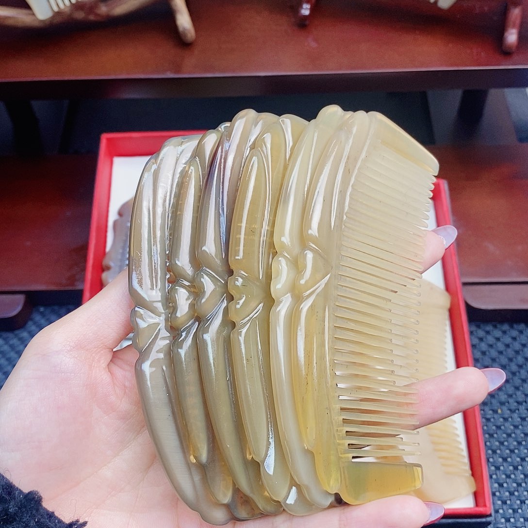 纯手工制作纯牛角梳子