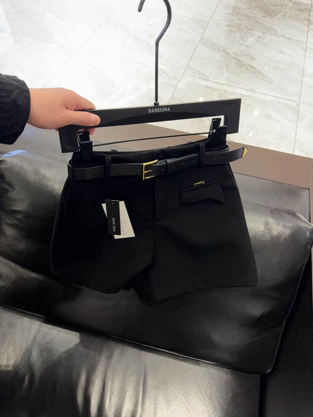 黑色毛呢短裤 百搭 好穿