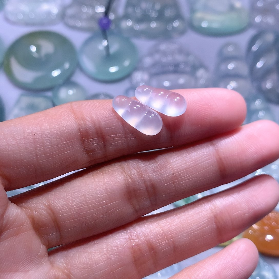 【闪购商品】翡翠颈饰未镶嵌一对