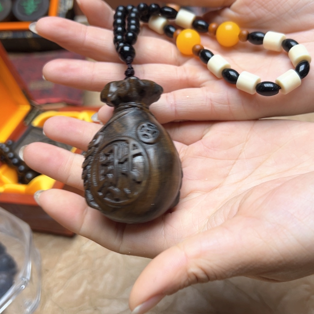 大叶紫檀（黑酸枝木类）