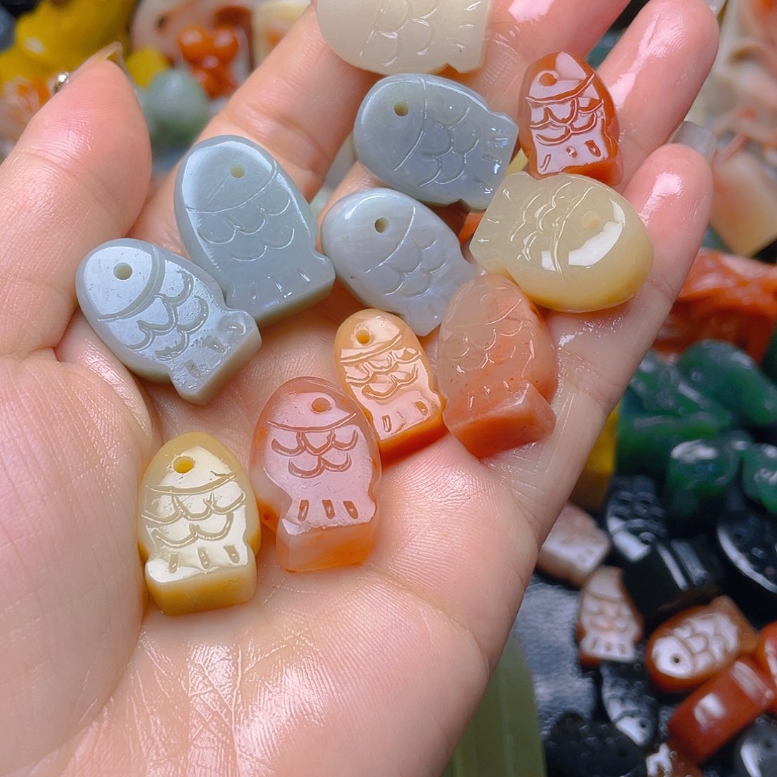 青田石印石小**刻年年有余