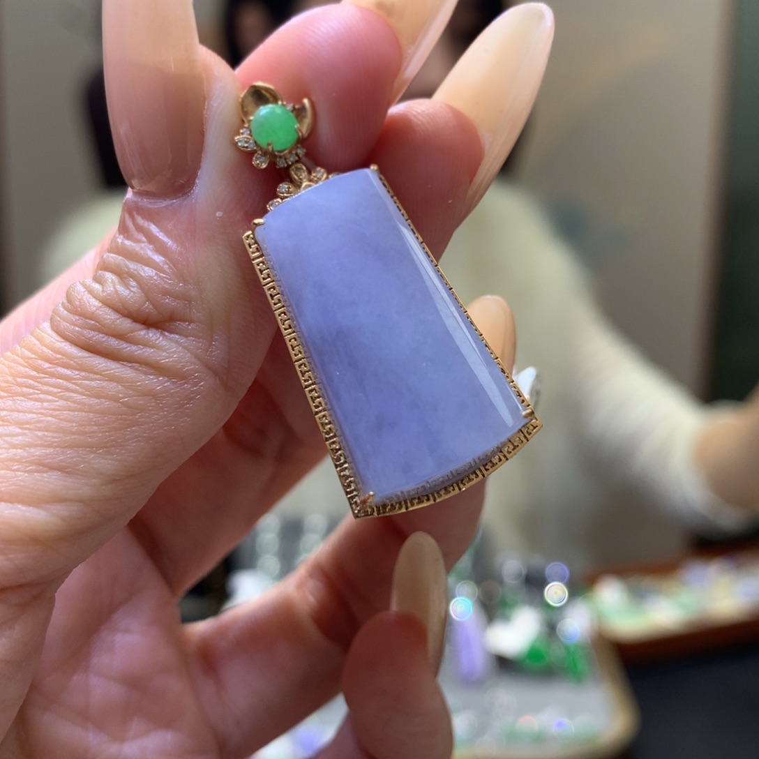 颈饰18K金镶嵌翡翠