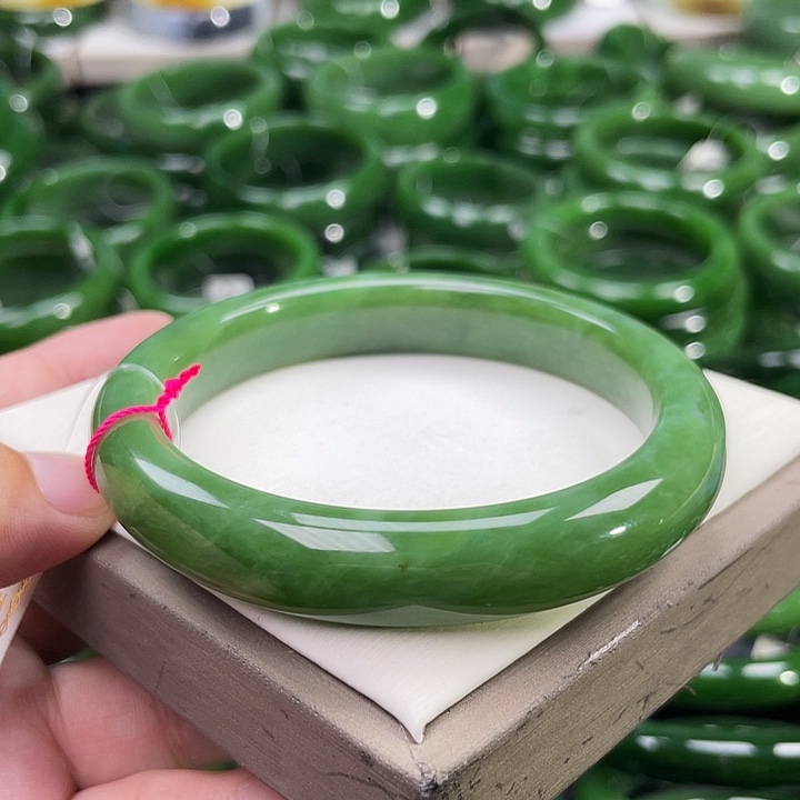 未镶嵌手镯和田玉（碧玉）