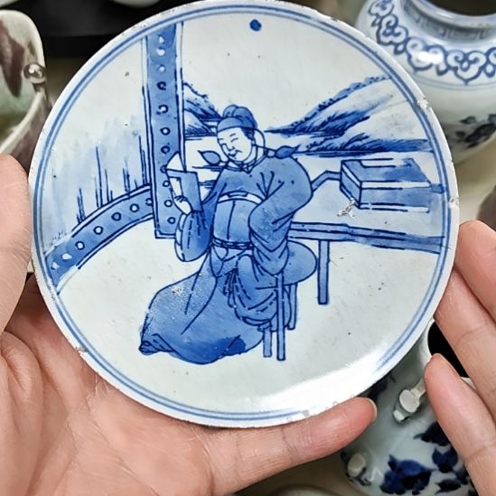 瓷片天花人物茶托一件