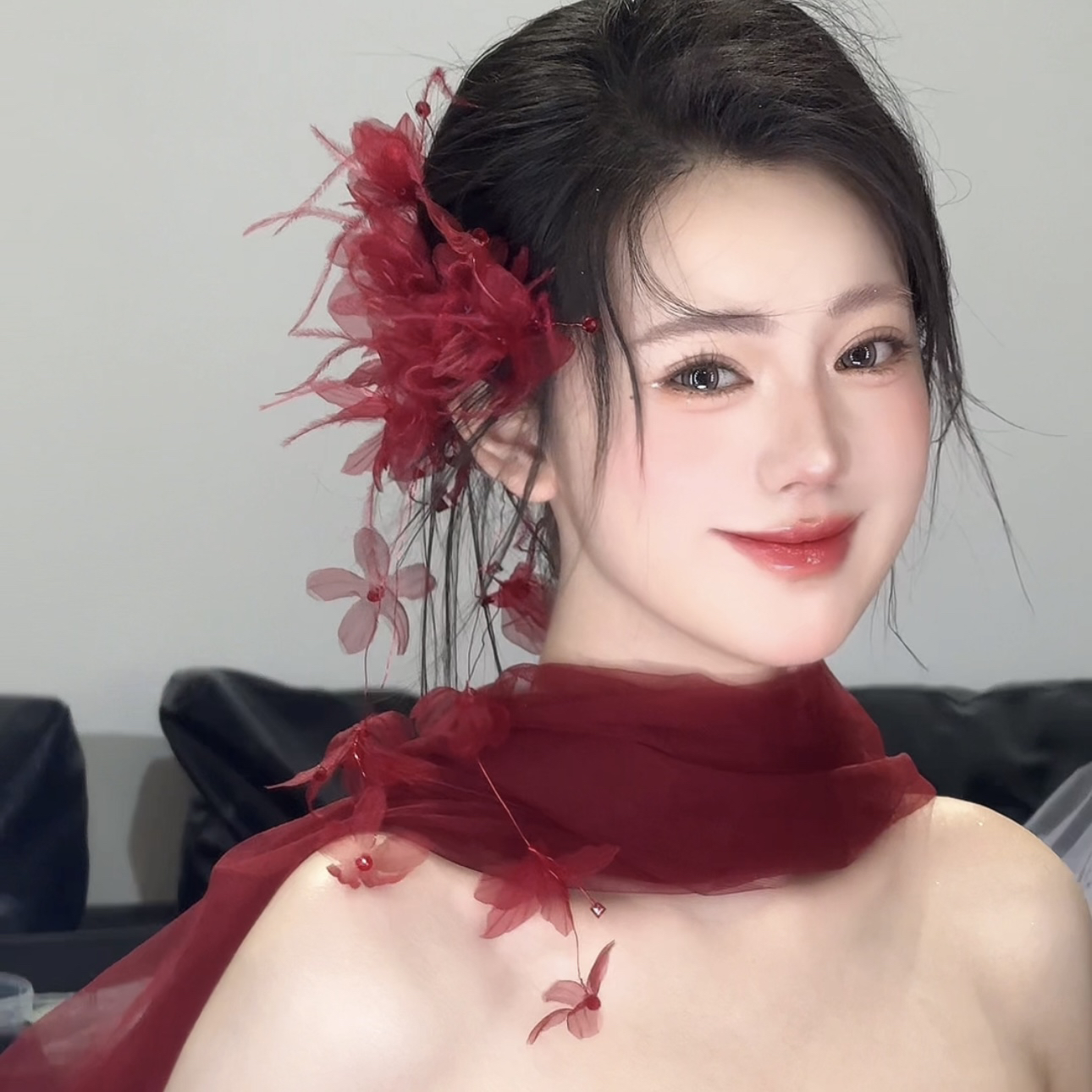 7965红色羽毛对边夹头饰新娘结婚晨袍礼服敬酒仙气简约影楼拍照