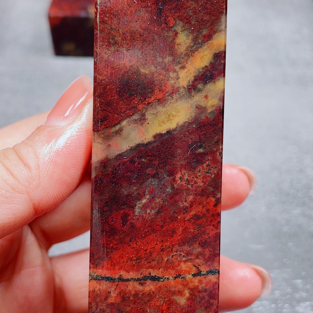 玉桂林鸡血玉印章镇尺5