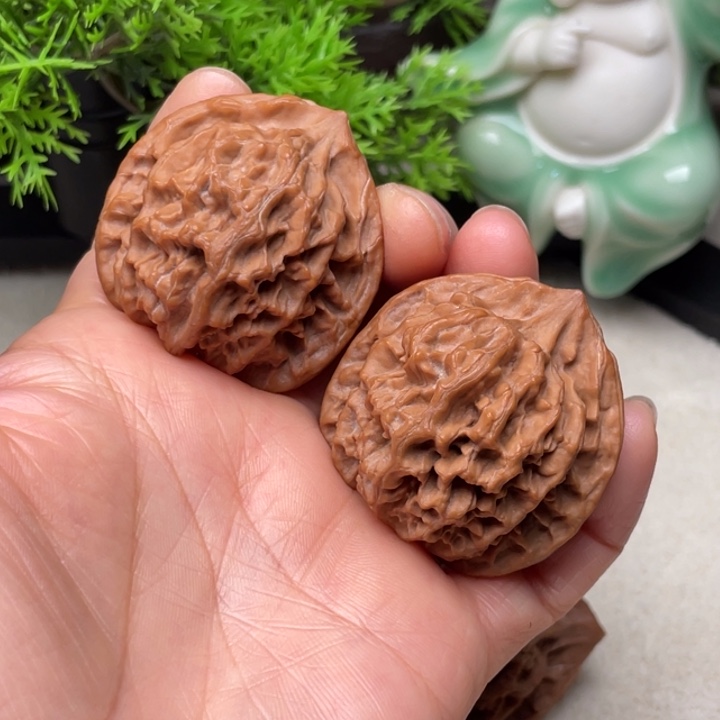 达***摩野生水晶狮子头文玩核桃