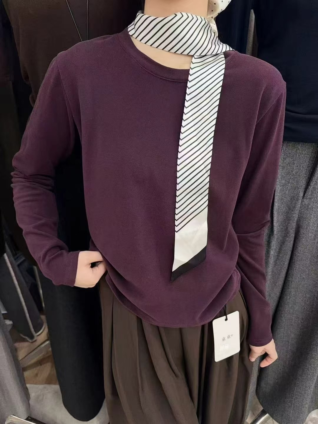 丝巾挂脖V领长袖T恤女秋显瘦百搭日韩系洋气打底衫上衣