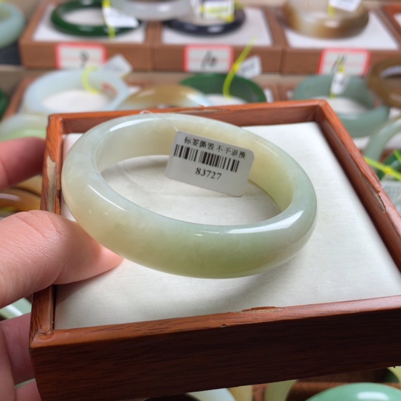 【闪购商品】和田玉手镯未镶嵌54