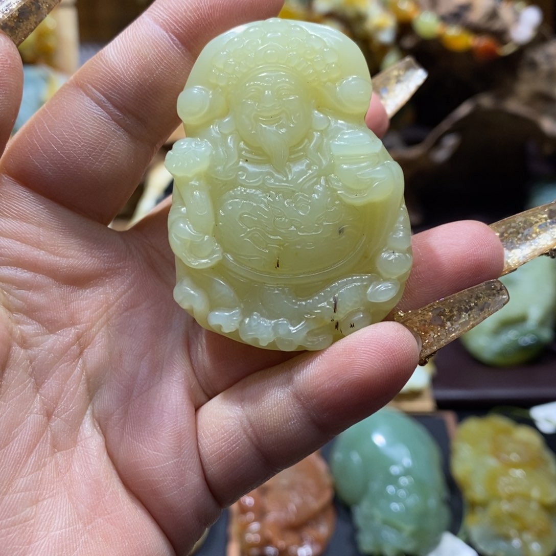 蛇纹石玉颈饰未镶嵌
