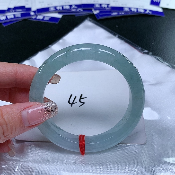 翡翠手镯未镶嵌翡翠手镯未镶嵌