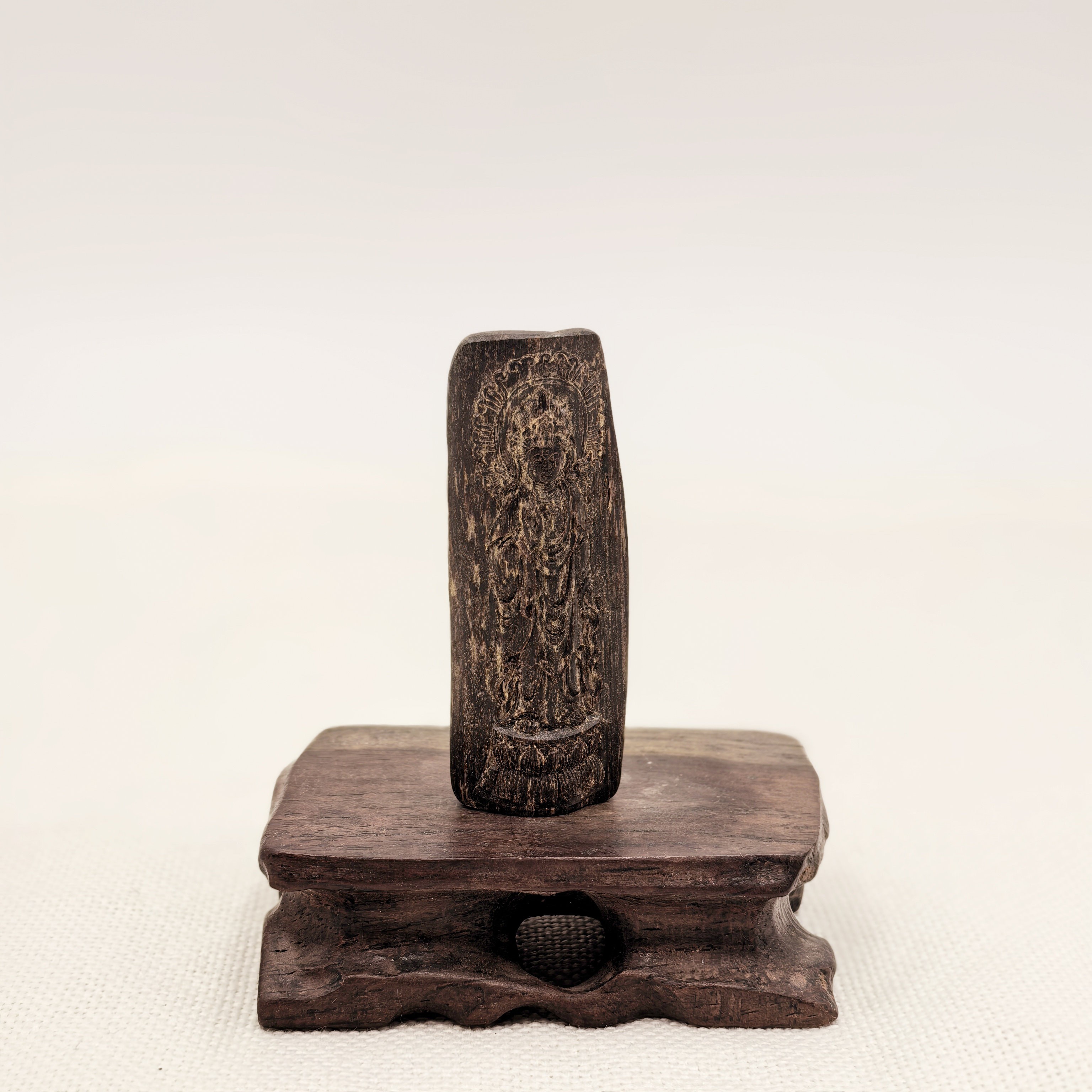 重约5.70克 241019文雕/1100（雕）天然香道