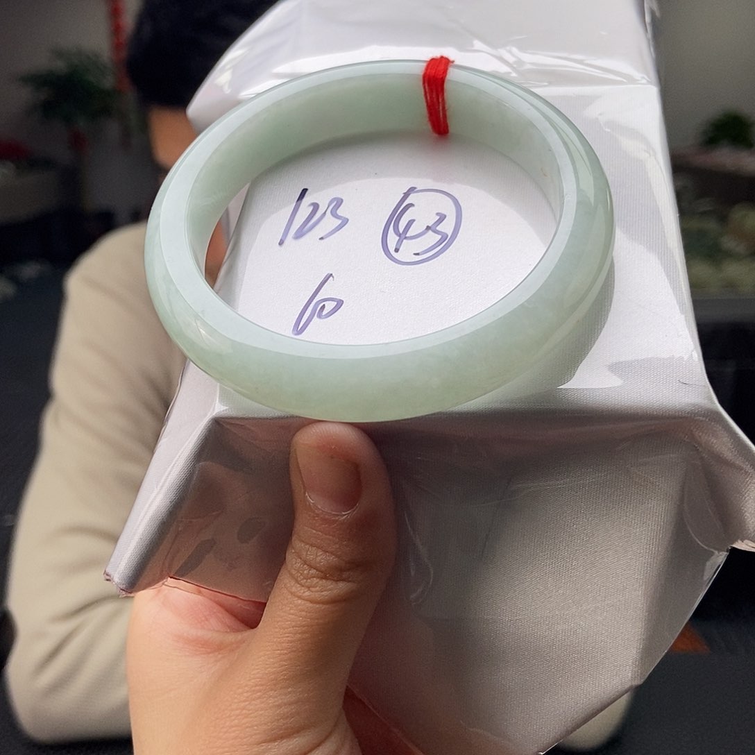 翡翠手镯未镶嵌颜色多样性发拍一发一