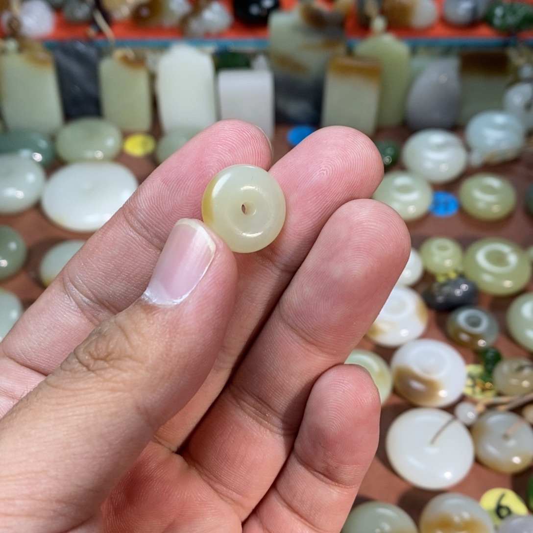 米***粒和田玉未镶嵌吊坠(不含链)