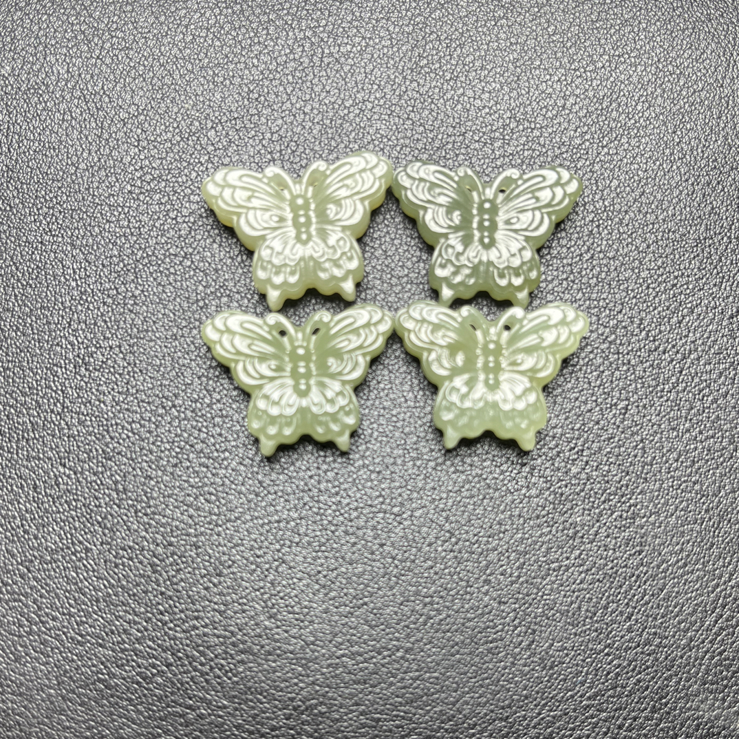 天然和田玉精品蝴蝶尺寸24✖️18✖️5mm拍一发一（多样性发货）