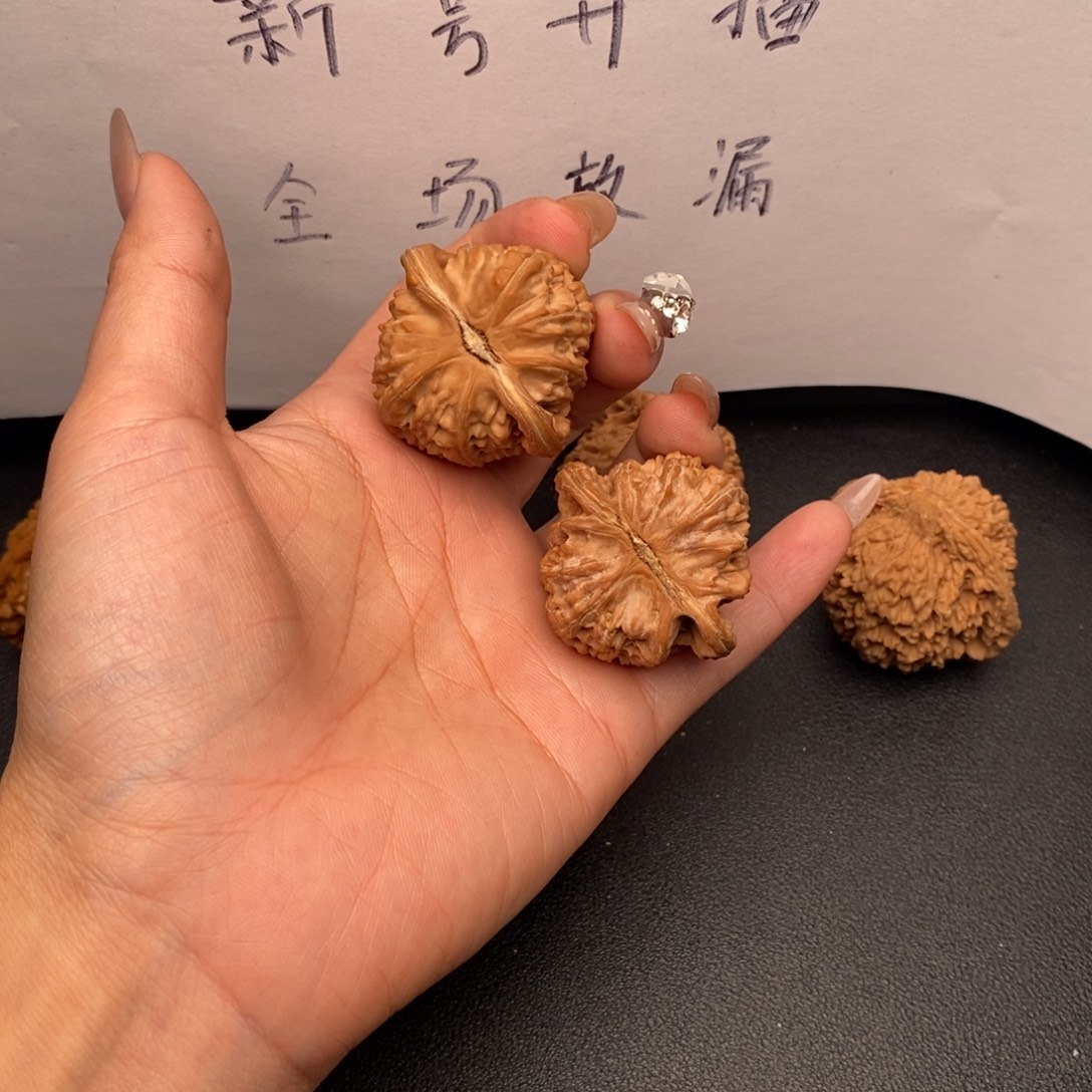 冯****把件文玩核桃三角白