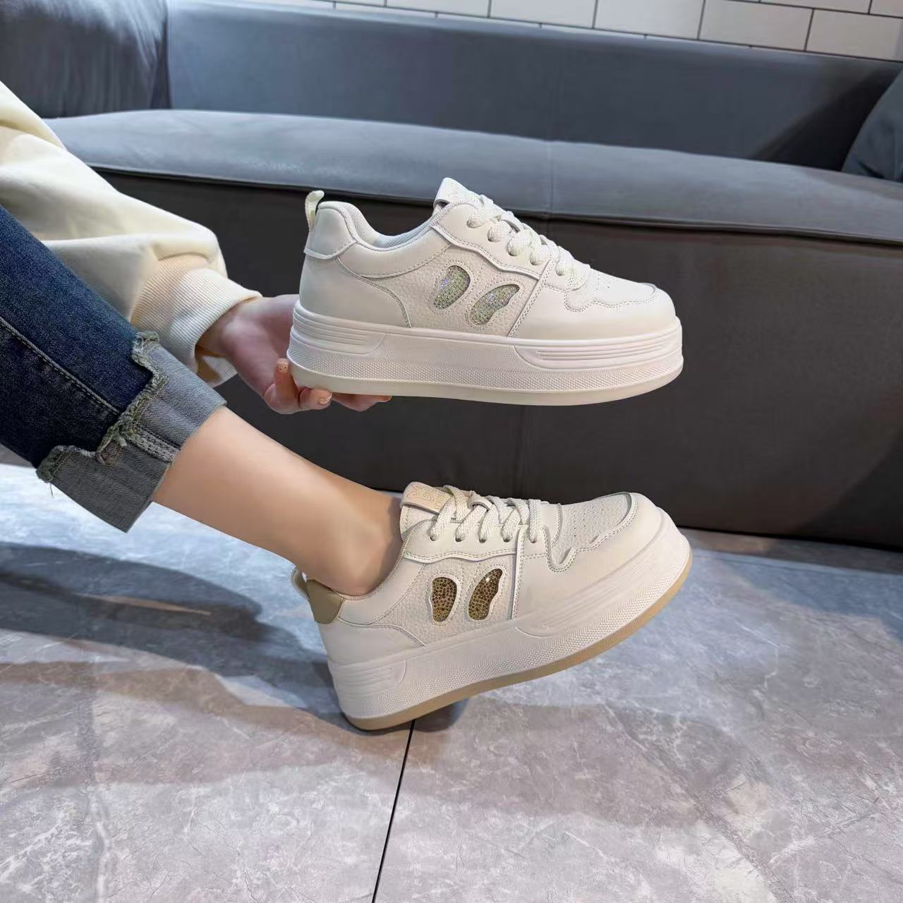 3213--厚底小白鞋2025新款爆款面包鞋百搭松糕增高女鞋圆头休闲鞋