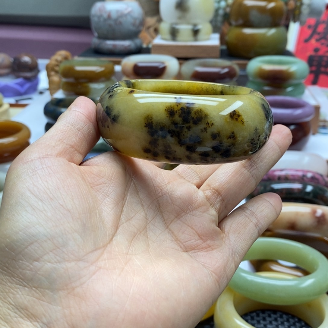 无***花石英岩玉手镯未镶嵌