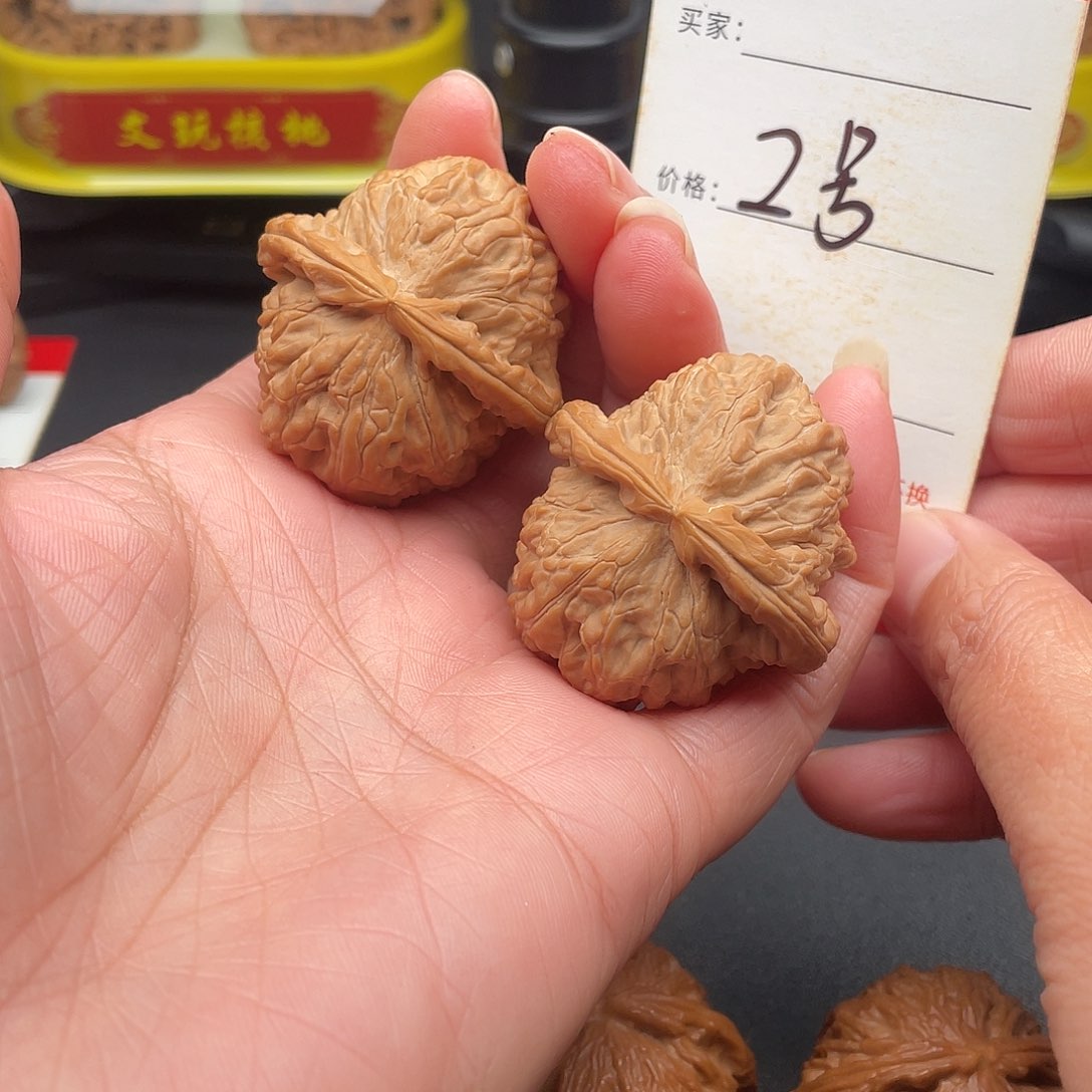 文玩核桃吊坠白狮子40