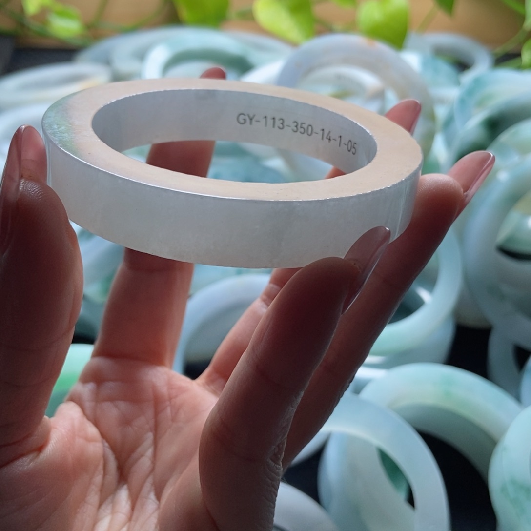 未镶嵌手镯定制翡翠水****店