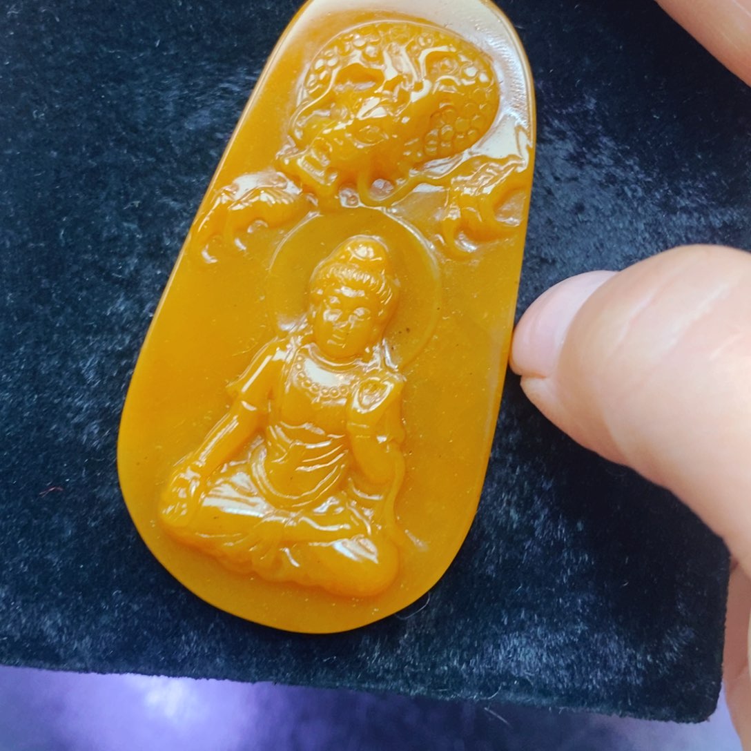 未镶嵌石英质玉（黄龙玉）手链