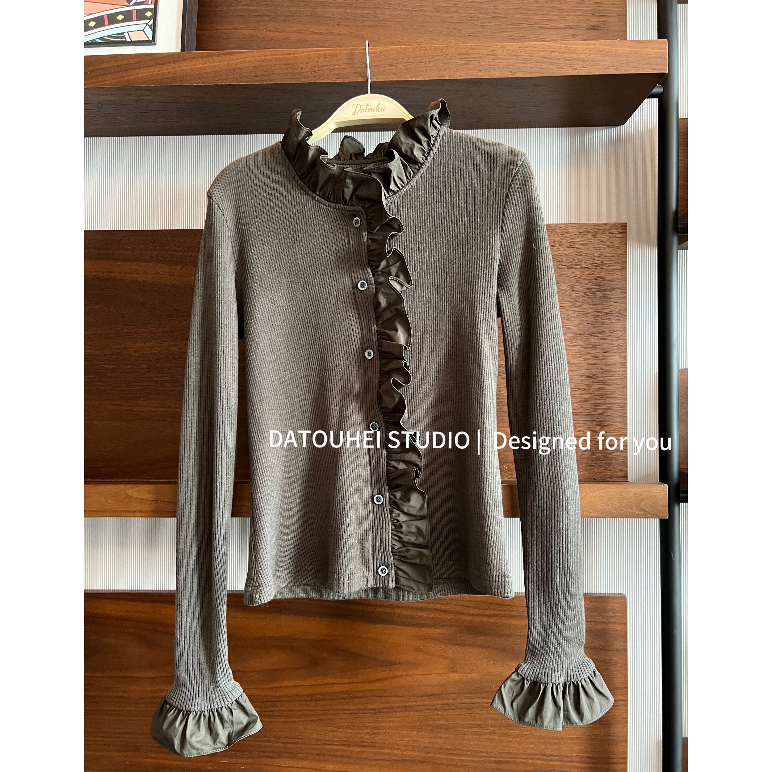 大头黑STUDIO【秋冬女神】2024女冬时尚木耳边针织T恤D224Y20518