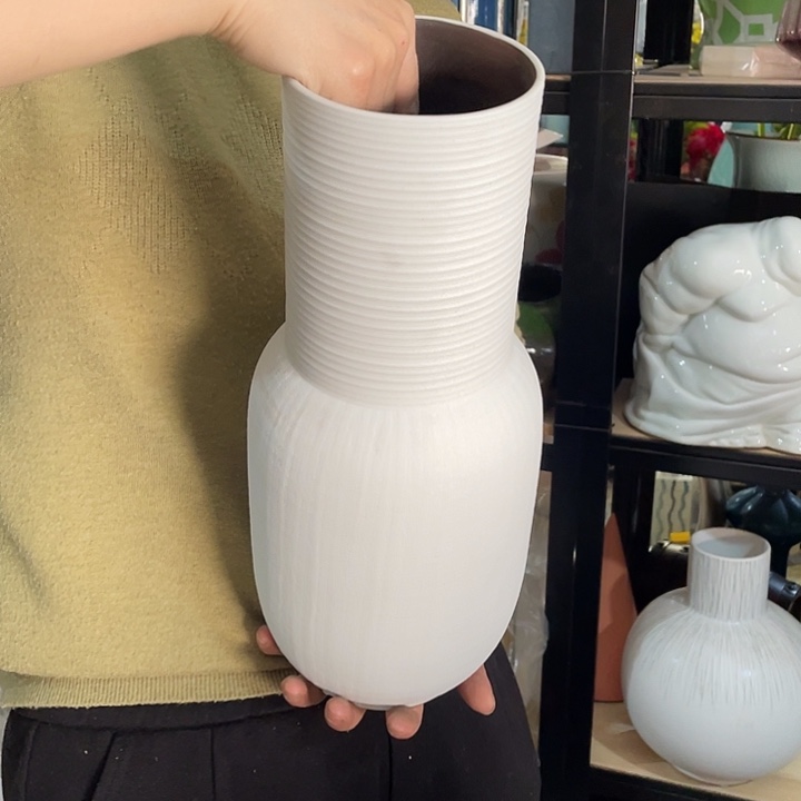 陶瓷花瓶，茶杯茶具。