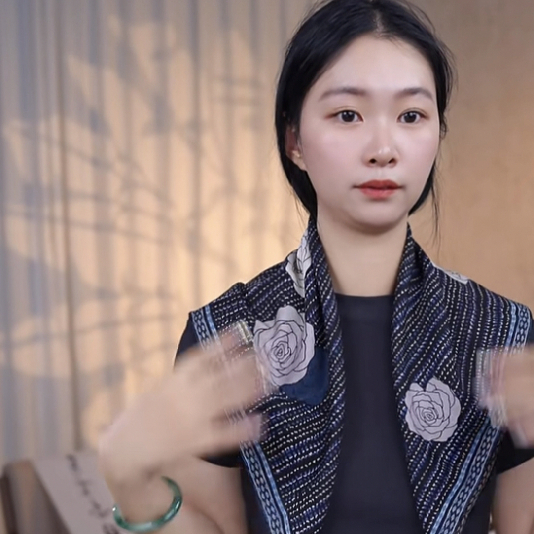 65尺寸 桑蚕丝羊毛方巾女士披肩围巾百搭 双面异色小香风玫瑰