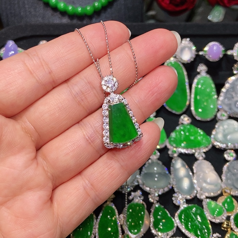 【闪购商品】翡翠颈饰未镶嵌天然翡翠