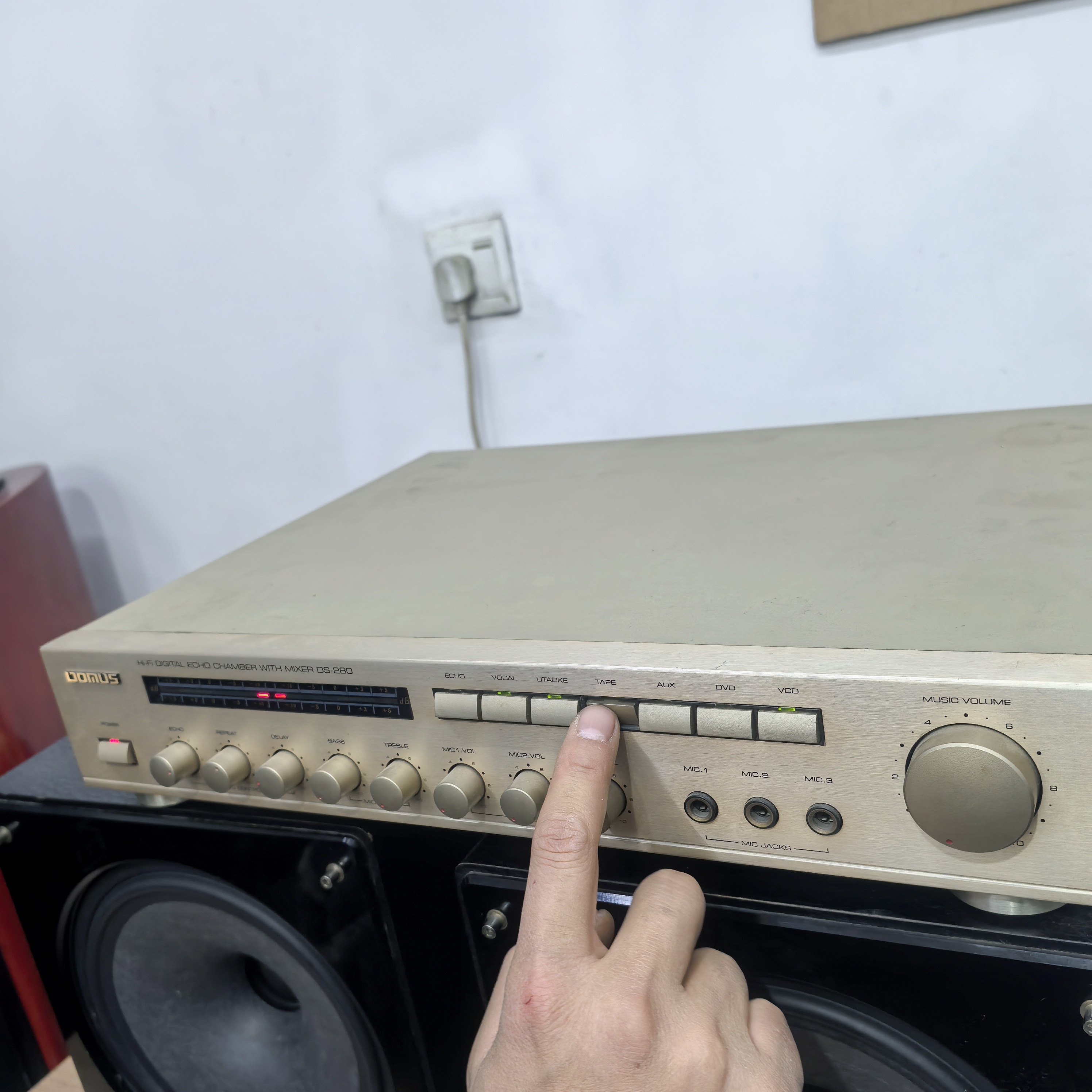 8新  效果器正常使用邮费自理