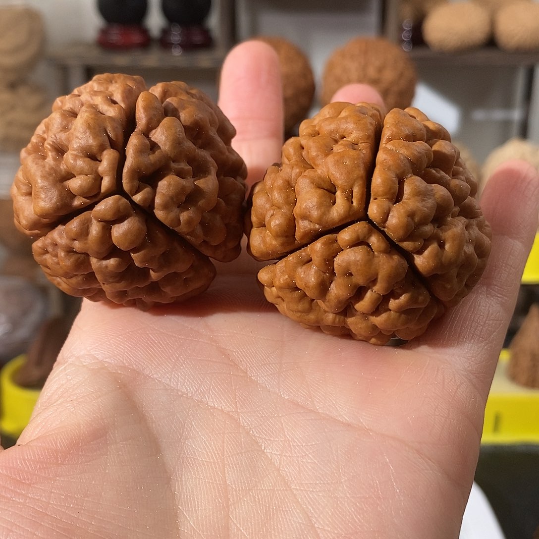 吊坠文玩核桃三瓣脑纹金刚爆肉微色4651