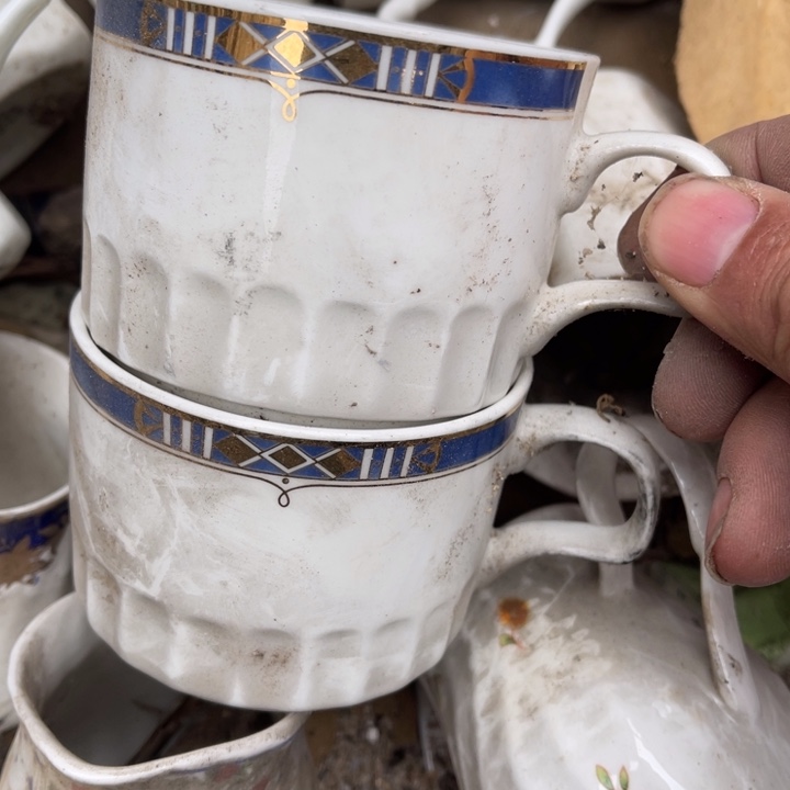 库存瓷器陶骨瓷蓝边杯子两个