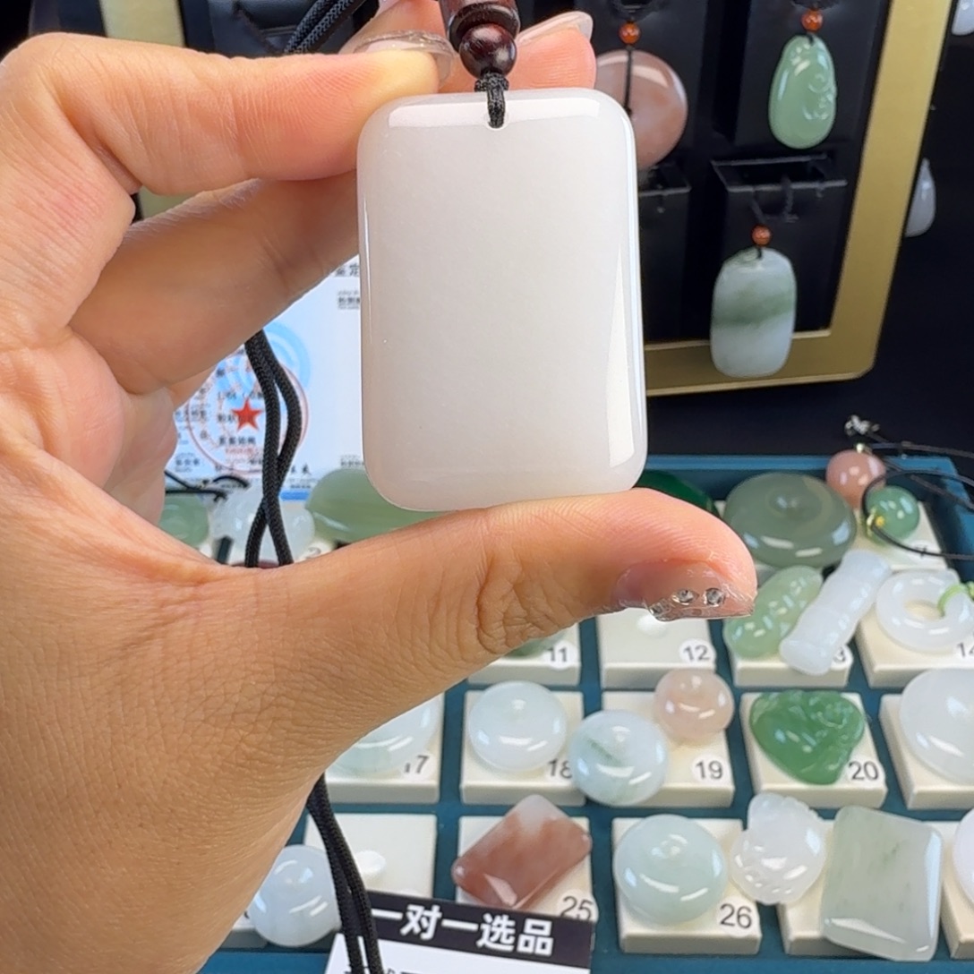 石英质玉未镶嵌颈饰