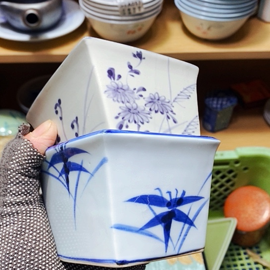 瓷片鑫年快乐。万事如意