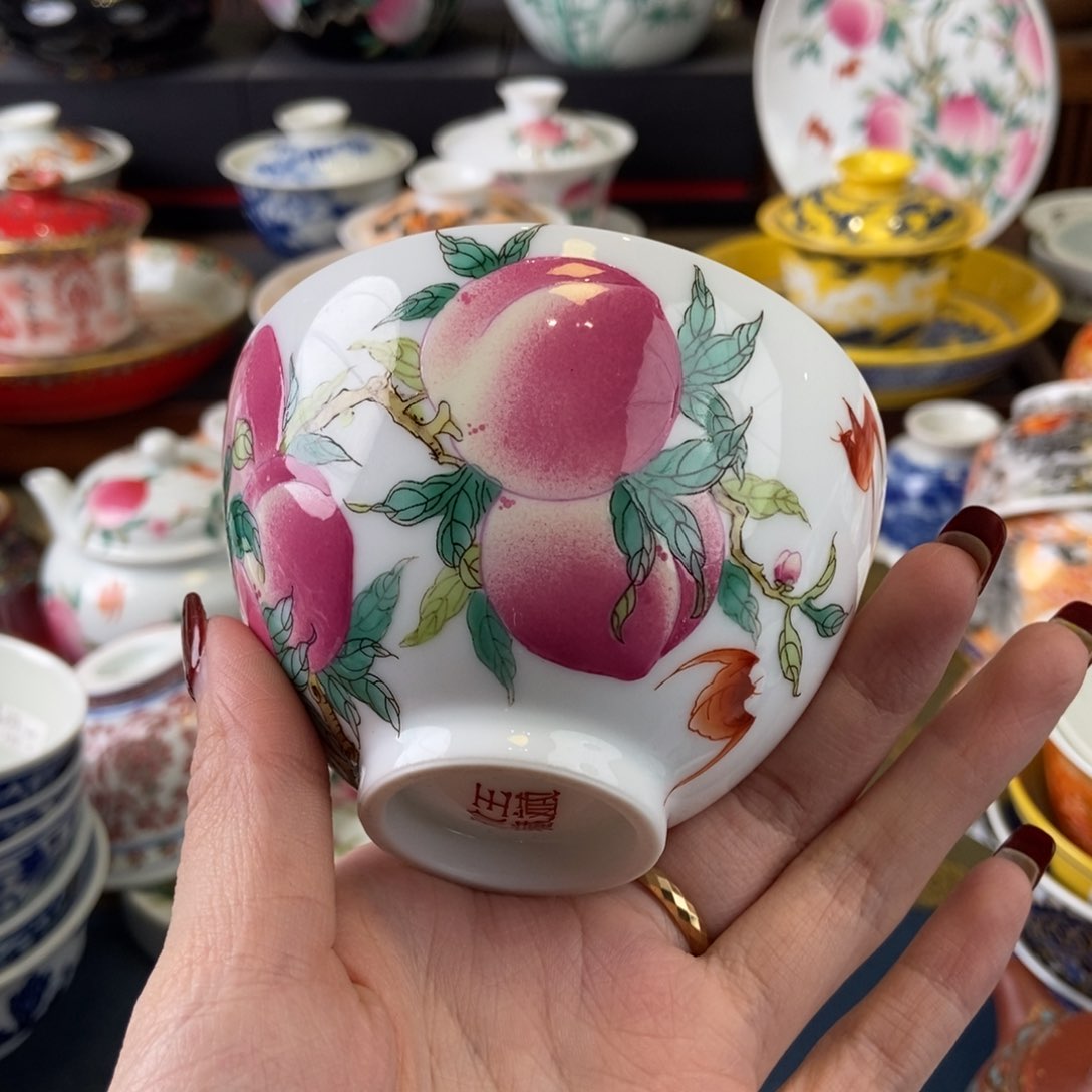 陶瓷艺术家的作品是一