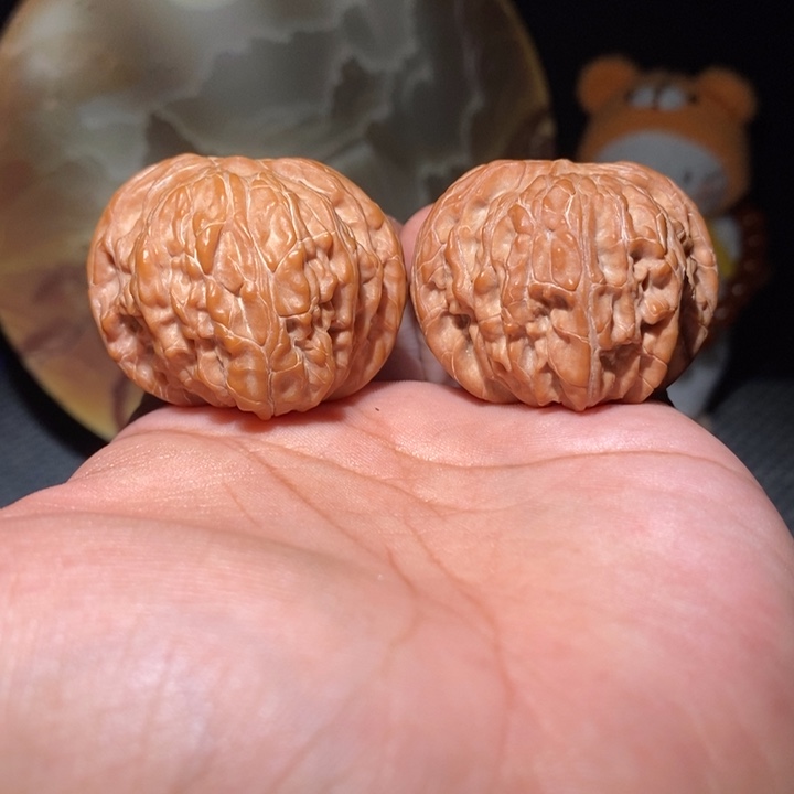 桃核把件41➕磨盘。   