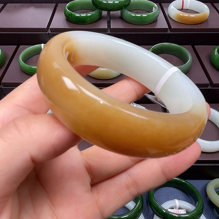 和田玉未镶嵌手镯