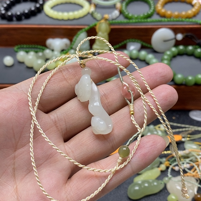 【闪购商品】吊坠(不含链)未镶嵌和田玉