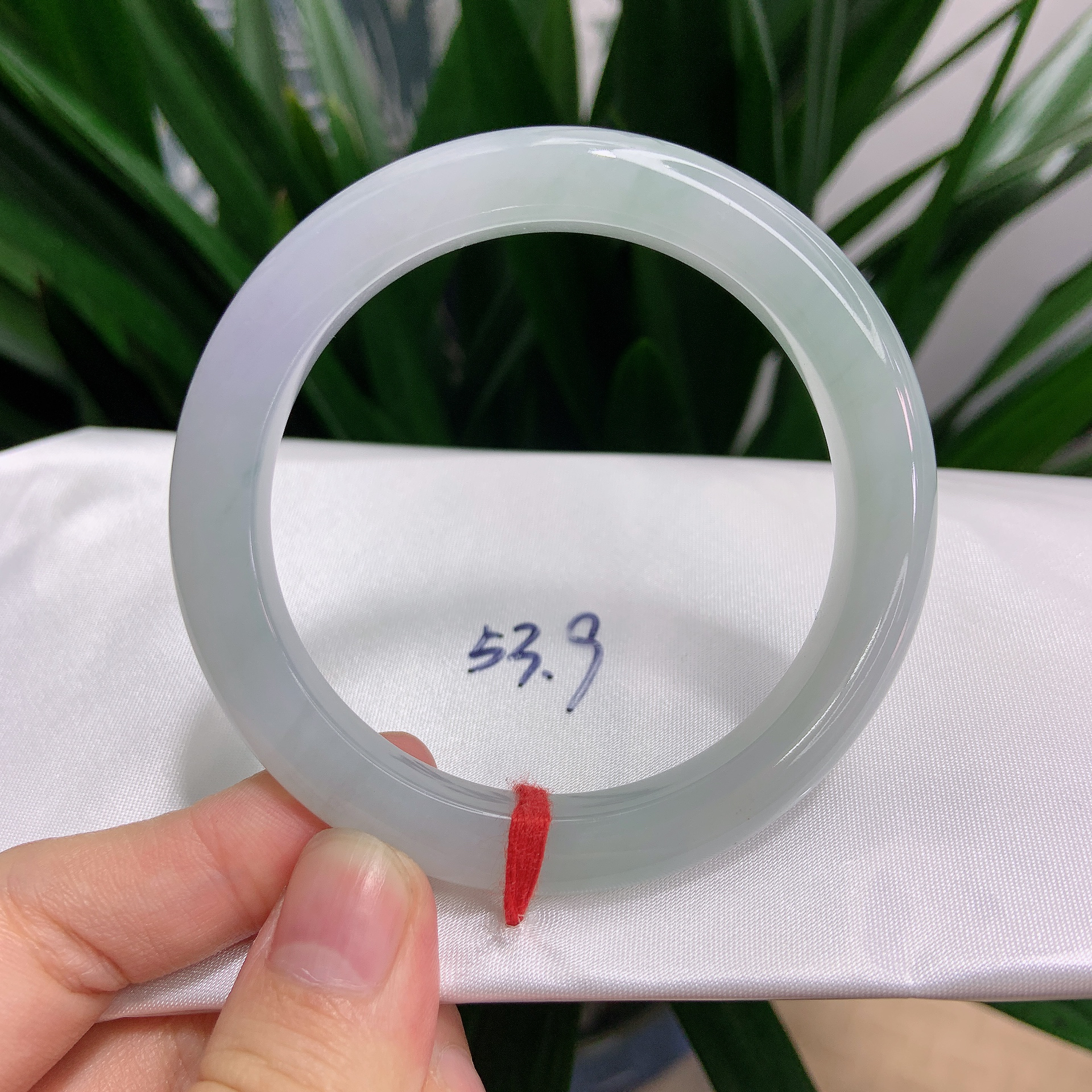 1081号天然缅甸A货翡翠53-54圈口冰晴蓝水圆条手镯