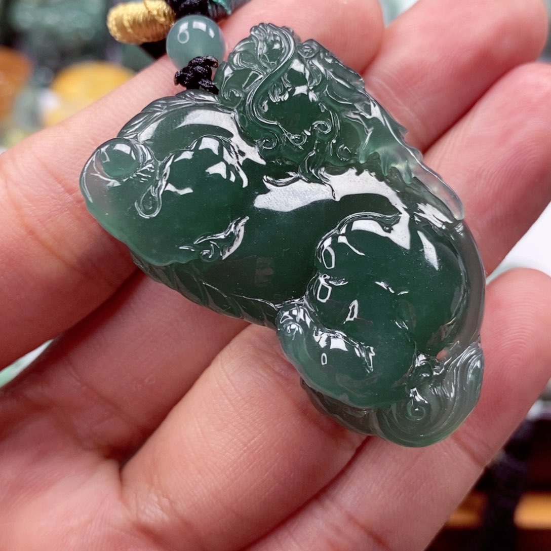 翡翠颈饰未镶嵌翡翠