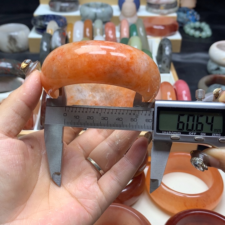 未镶嵌手镯石英质玉