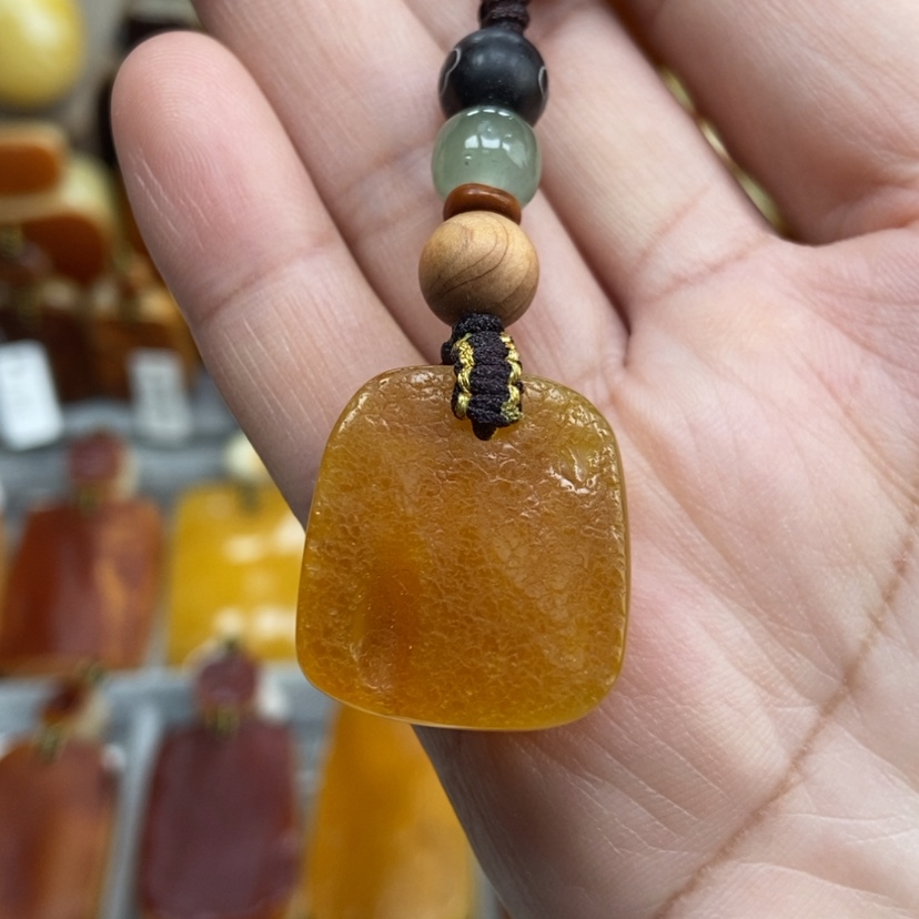 【闪购商品】琥珀颈饰未镶嵌