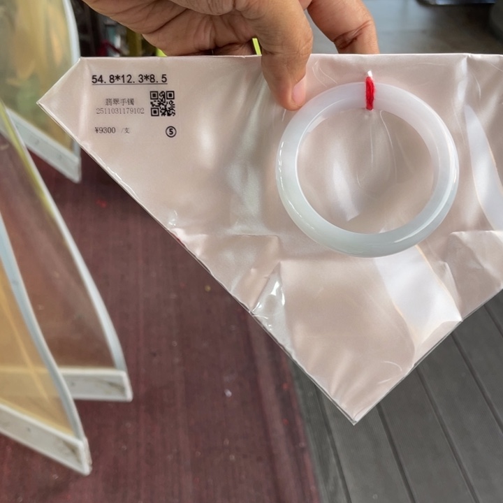 翡翠未镶嵌手镯翡翠手镯鉴赏期48小时