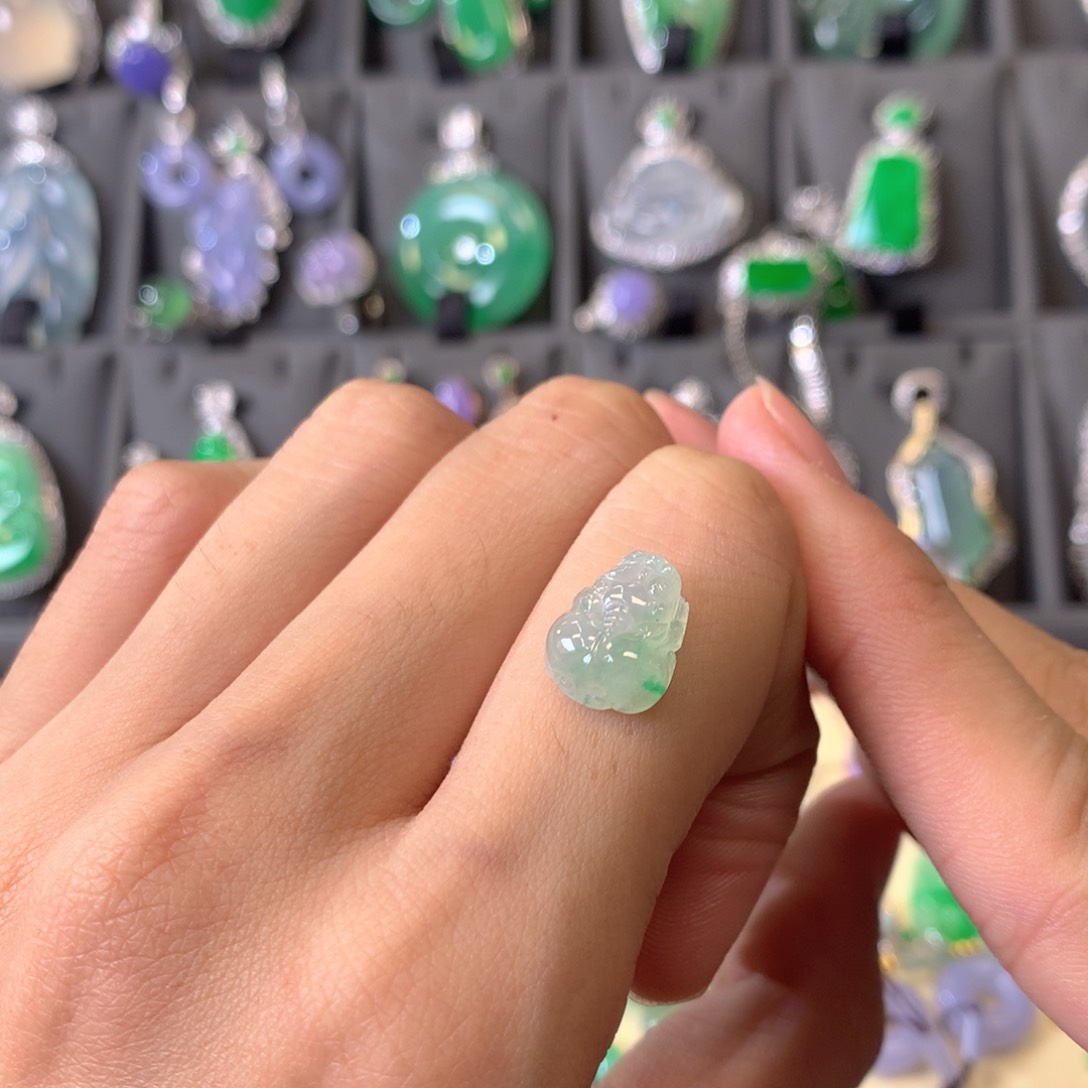 翡翠颈饰未镶嵌裸石