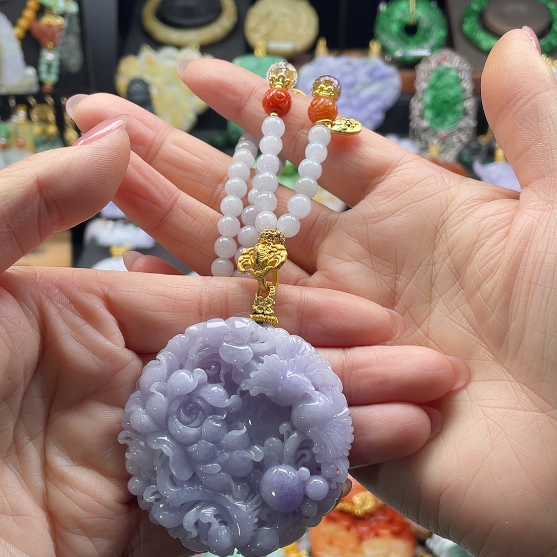 翡翠未镶嵌颈饰待编织